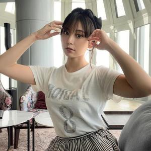 知名 架純さんの写真